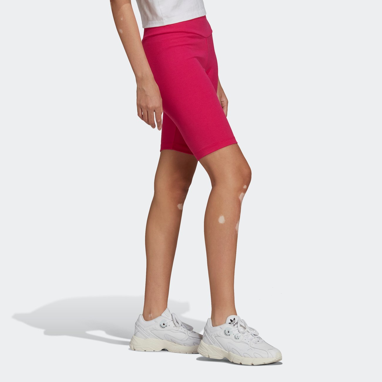 adidas Originals Γυναικείο Κολάν Shorts Adicolor Essentials Short, HG6167-AAXZ - The Athlete's Foot